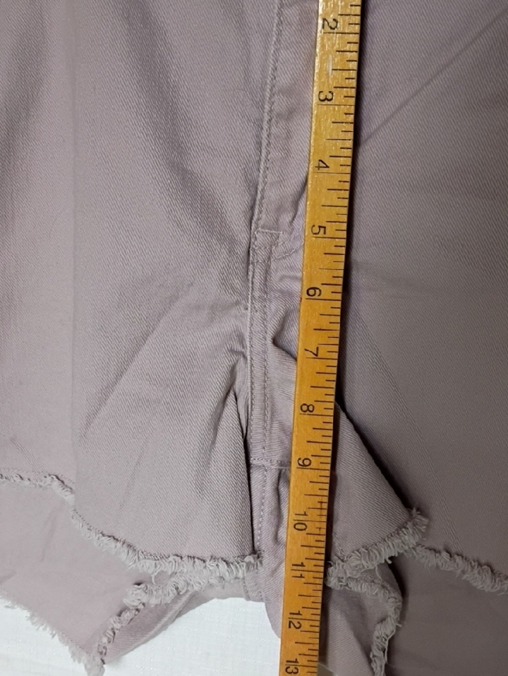 Torrid Women's mauve frayed hem denim cut off shorts Size 14 - Picture 5 of 8